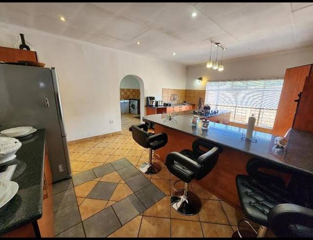 4 BEDROOM HOUSE FOR SALE IN FLORENTIA